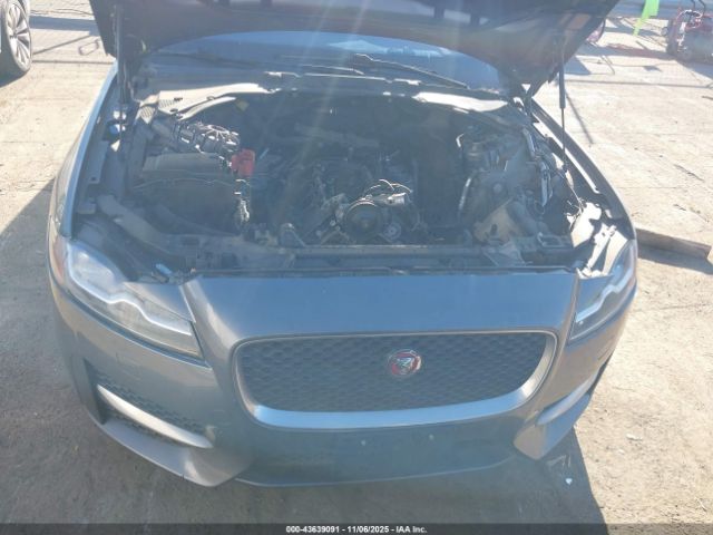 2017 JAGUAR XF SAJBL4BVXHCY46213 Photo 9