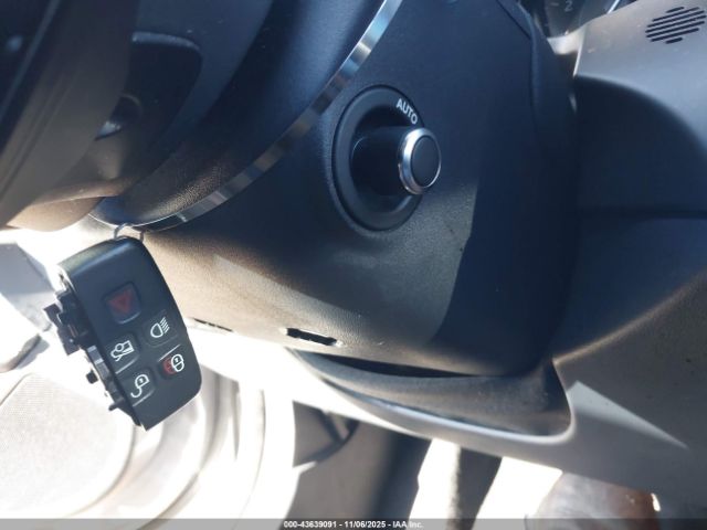 2017 JAGUAR XF SAJBL4BVXHCY46213 Photo 10