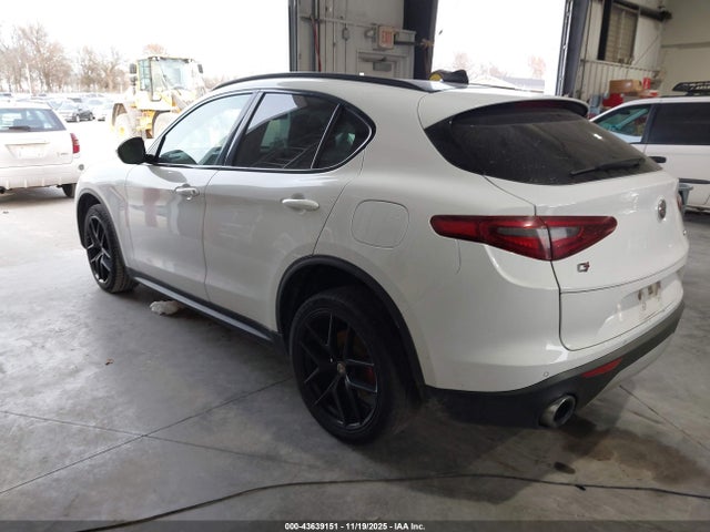 2018 ALFA ROMEO STELVIO ZASFAKNN1J7B98174 Photo 2