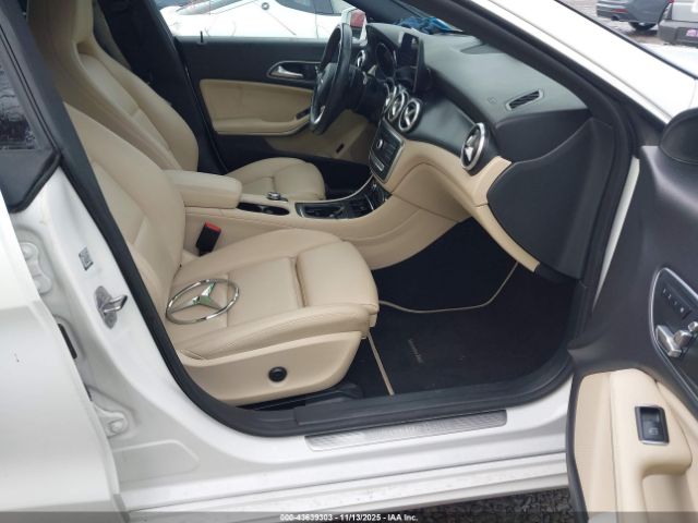 2019 MERCEDES-BENZ CLA 250 WDDSJ4GB8KN724468 Photo 4