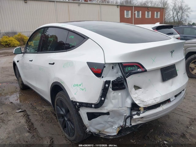 2024 TESLA MODEL Y 7SAYGDEE2RF160988 Photo 2