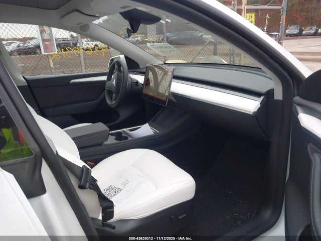 2024 TESLA MODEL Y 7SAYGDEE2RF160988 Photo 4