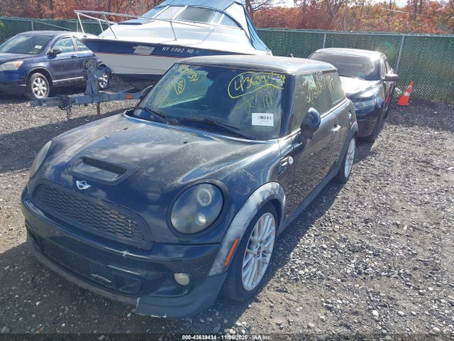 2011 MINI JOHN COOPER WORKS WMWSV9C57BTZ96840 Photo 1