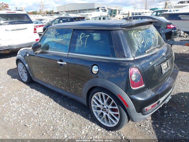 2011 MINI JOHN COOPER WORKS WMWSV9C57BTZ96840 Photo 2