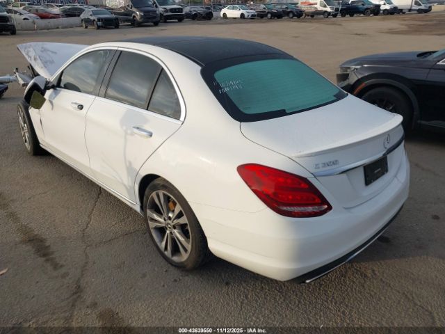 2017 MERCEDES-BENZ C 300 55SWF4JB7HU228962 Photo 2