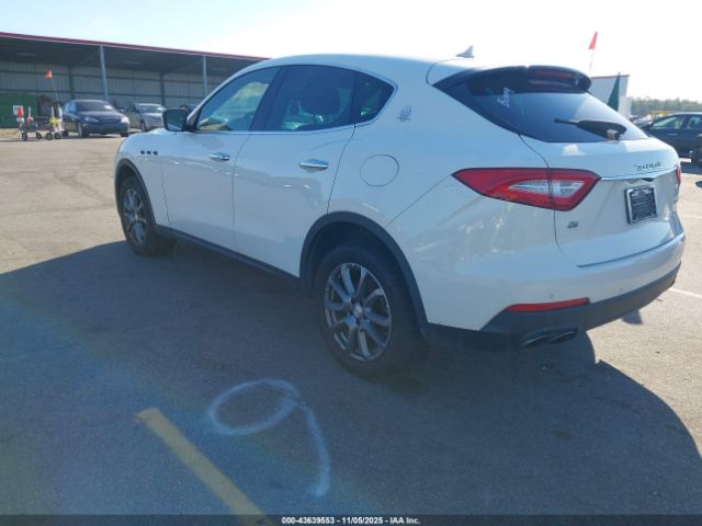2018 MASERATI LEVANTE ZN661XUAXJX284215 Photo 2