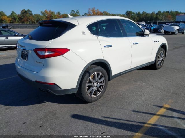 2018 MASERATI LEVANTE ZN661XUAXJX284215 Photo 3