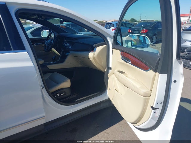 2017 CADILLAC XT5 1GYKNDRS9HZ114358 Photo 4