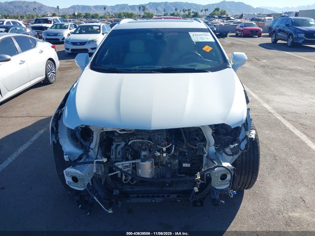 2017 CADILLAC XT5 1GYKNDRS9HZ114358 Photo 5