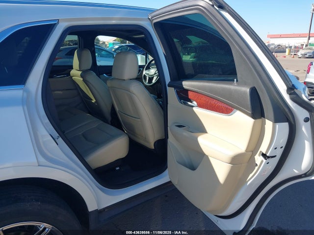 2017 CADILLAC XT5 1GYKNDRS9HZ114358 Photo 7