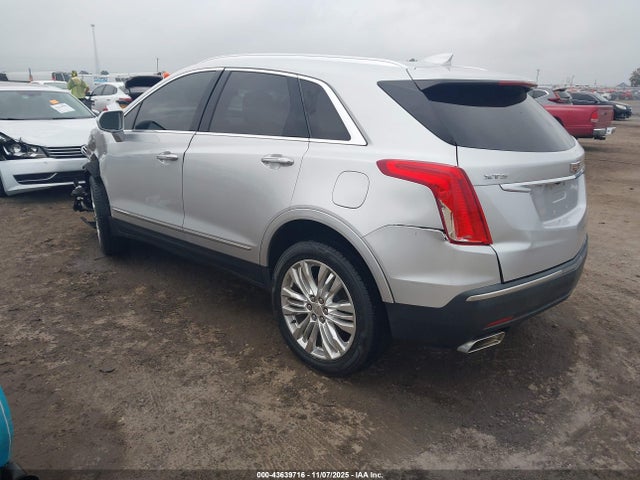 2018 CADILLAC XT5 1GYKNERS0JZ238093 Photo 2