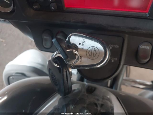 2012 HARLEY-DAVIDSON FLHTK 1HD1KEM15CB645460 Photo 10