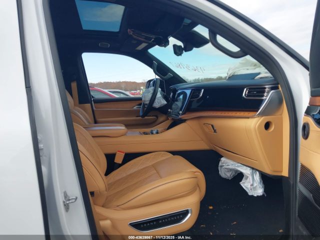 2023 JEEP GRAND WAGONEER 1C4SJVGP7PS511015 Photo 4