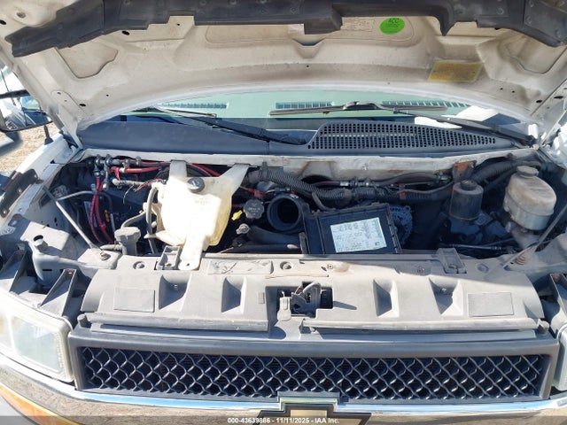43639886 :رقم المزاد ، 1GB6G5BG6F1237452 vin ، 2015 Chevrolet Express Cutaway 4500 مزاد بيع