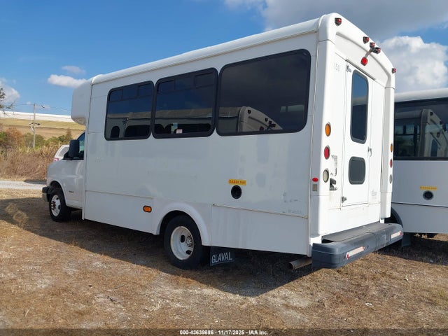 43639886 :رقم المزاد ، 1GB6G5BG6F1237452 vin ، 2015 Chevrolet Express Cutaway 4500 مزاد بيع