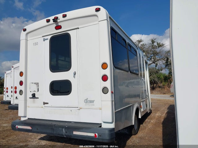 43639886 :رقم المزاد ، 1GB6G5BG6F1237452 vin ، 2015 Chevrolet Express Cutaway 4500 مزاد بيع