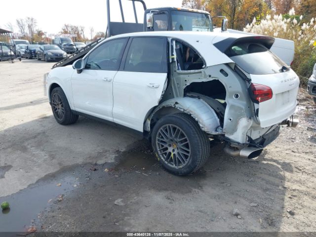 2018 PORSCHE CAYENNE WP1AA2A22JKA03807 Photo 2