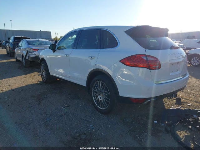 2013 PORSCHE CAYENNE WP1AA2A23DLA03457 Photo 2