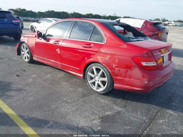 2013 MERCEDES-BENZ C 250 WDDGF4HBXDR301022 Photo 2