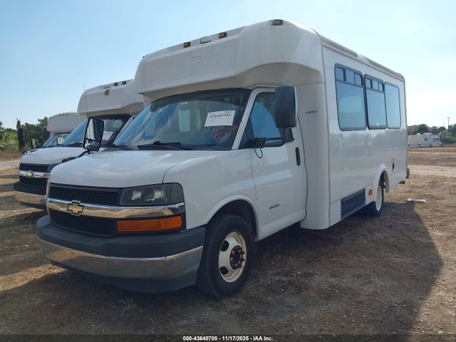 43640705 :رقم المزاد ، 1HA6GUBG6HN008315 vin ، 2017 Chevrolet Express Cutaway 4500 Series مزاد بيع