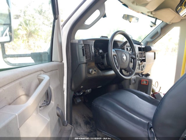 43640705 :رقم المزاد ، 1HA6GUBG6HN008315 vin ، 2017 Chevrolet Express Cutaway 4500 Series مزاد بيع