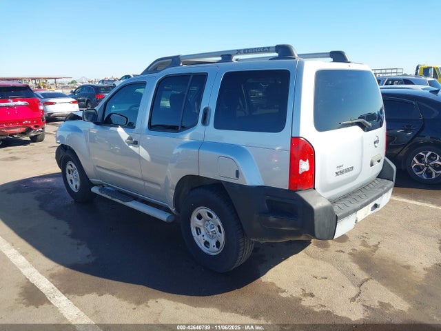 2011 NISSAN XTERRA 5N1AN0NU7BC510893 Photo 2