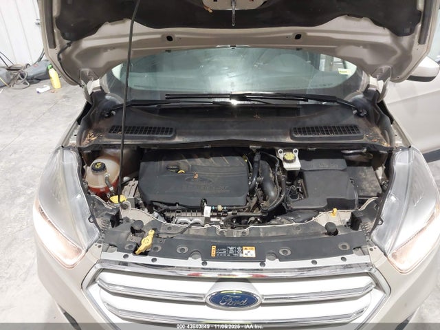 43640849 :رقم المزاد ، 1FMCU0GD4JUB09545 vin ، 2018 Ford Escape Se مزاد بيع