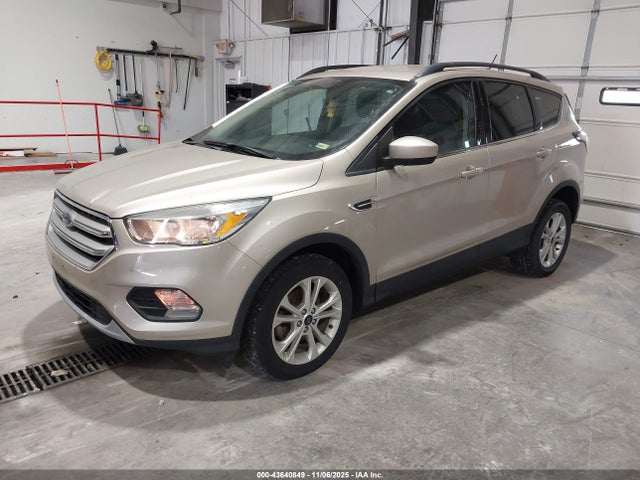 43640849 :رقم المزاد ، 1FMCU0GD4JUB09545 vin ، 2018 Ford Escape Se مزاد بيع
