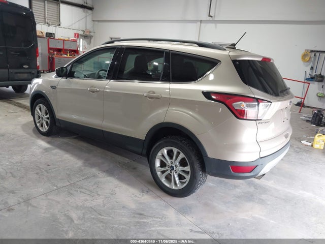 43640849 :رقم المزاد ، 1FMCU0GD4JUB09545 vin ، 2018 Ford Escape Se مزاد بيع