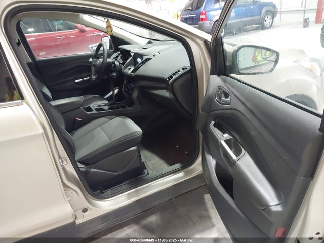 43640849 :رقم المزاد ، 1FMCU0GD4JUB09545 vin ، 2018 Ford Escape Se مزاد بيع