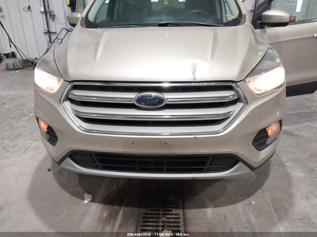 43640849 :رقم المزاد ، 1FMCU0GD4JUB09545 vin ، 2018 Ford Escape Se مزاد بيع