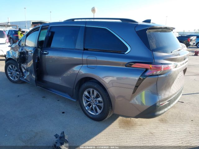 2021 TOYOTA SIENNA 5TDYRKEC4MS004790 Photo 2