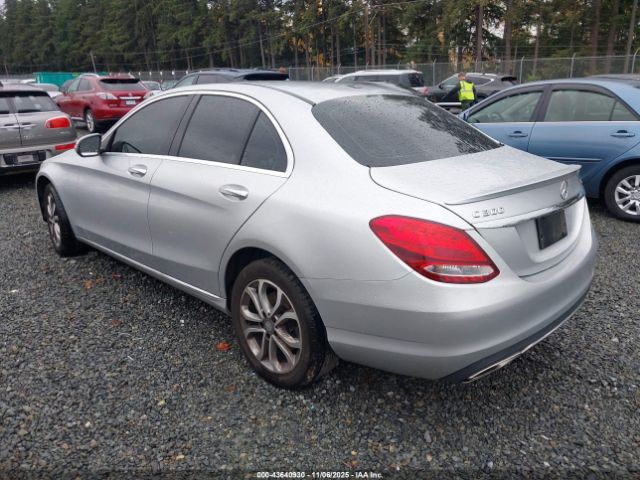 2016 MERCEDES-BENZ C 300 55SWF4KB9GU103314 Photo 2