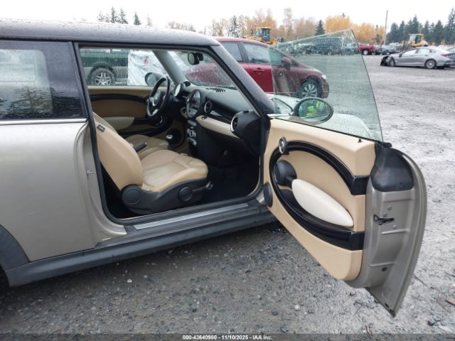 2010 MINI COOPER S WMWMF7C53ATX45872 Photo 4