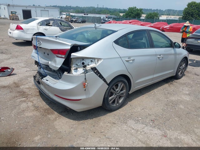 Продажа на аукционе авто 2018 Hyundai Elantra Sel, vin: 5NPD84LF5JH312921, номер лота: 43641085