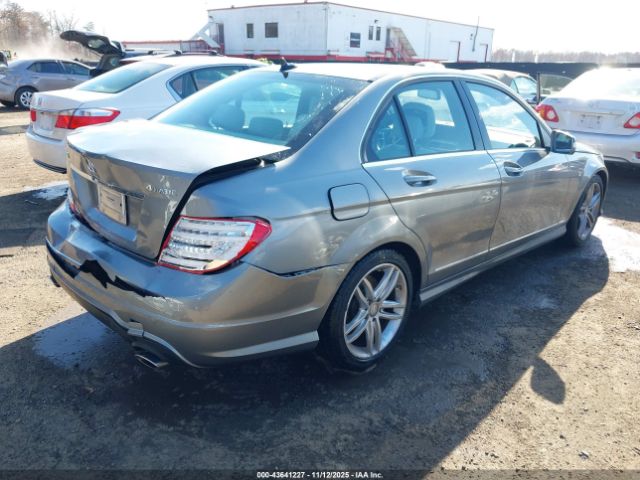 2012 MERCEDES-BENZ C 300 WDDGF8BB4CR239180 Photo 3