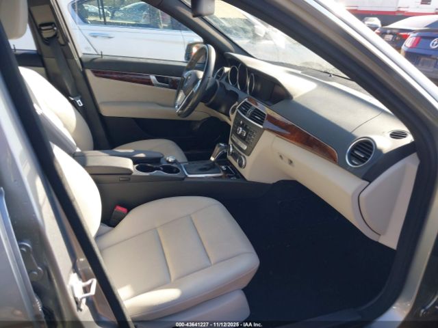 2012 MERCEDES-BENZ C 300 WDDGF8BB4CR239180 Photo 4