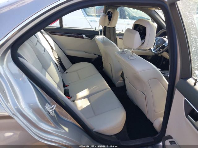 2012 MERCEDES-BENZ C 300 WDDGF8BB4CR239180 Photo 7