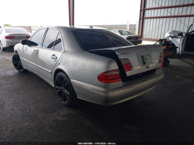 2001 MERCEDES-BENZ E 320 WDBJF65J61B294385 Photo 2