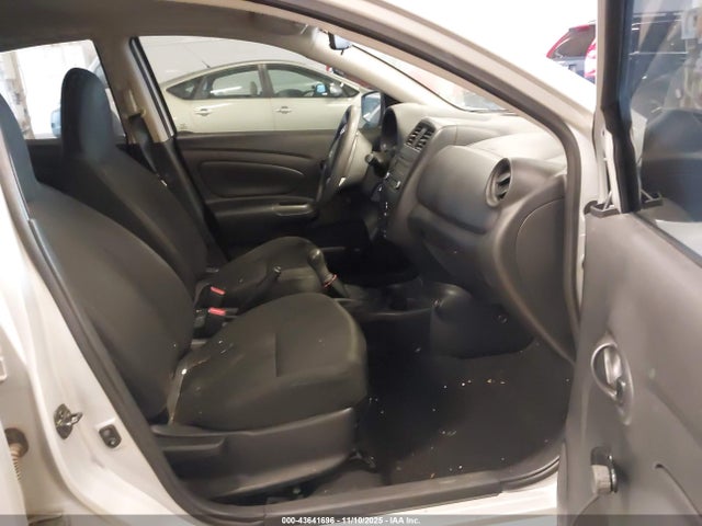 3N1CN7AP8HL816653 Nissan Versa 1.6 S
