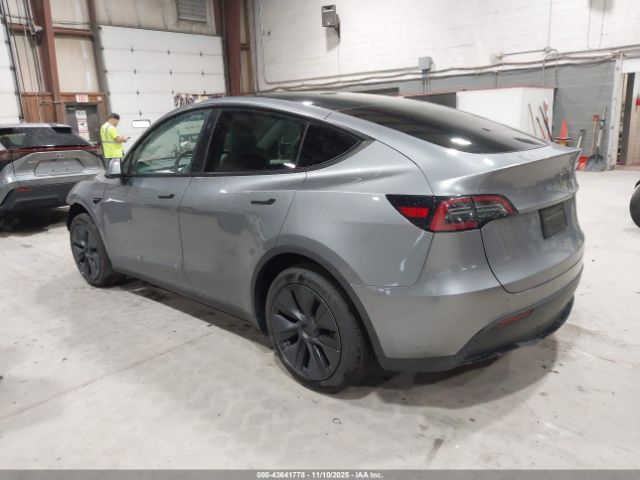 2025 TESLA MODEL Y 7SAYGAEE6SF265117 Photo 2
