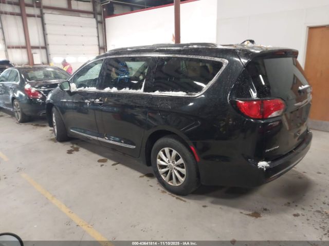 2017 CHRYSLER PACIFICA 2C4RC1BGXHR576744 Photo 2