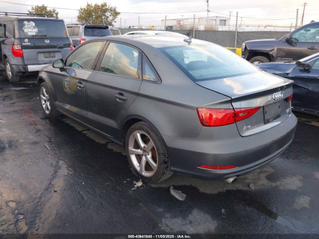 2015 AUDI A3 WAUBFGFF5F1130545 Photo 2