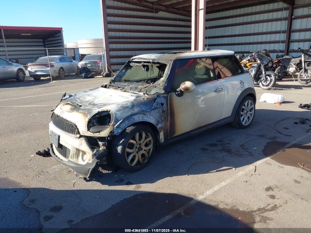 2007 MINI COOPER S WMWMF73537TL84779 Photo 1