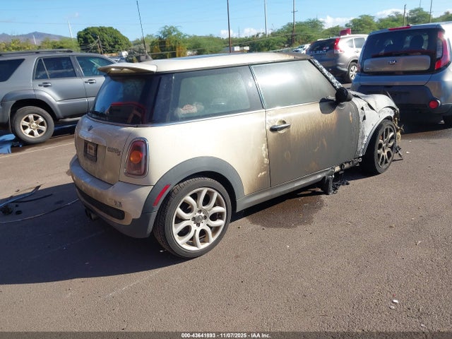 2007 MINI COOPER S WMWMF73537TL84779 Photo 3