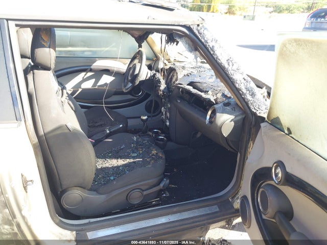 2007 MINI COOPER S WMWMF73537TL84779 Photo 4