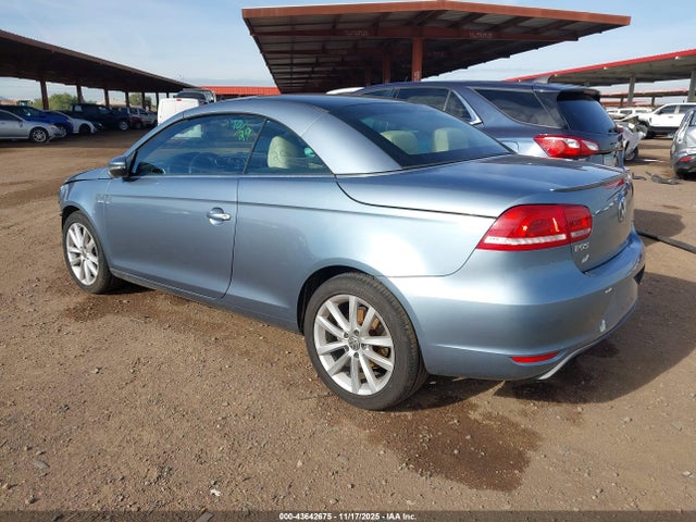 2015 VOLKSWAGEN EOS WVWBW8AH3FV000421 Photo 2
