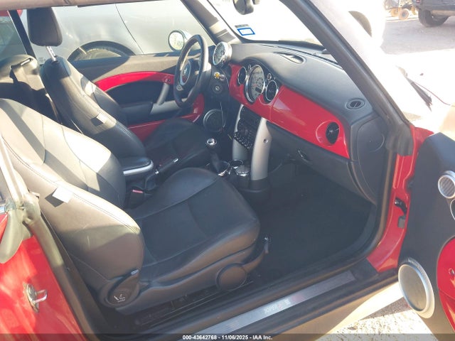 2006 MINI COOPER S WMWRH33516TF87390 Photo 4