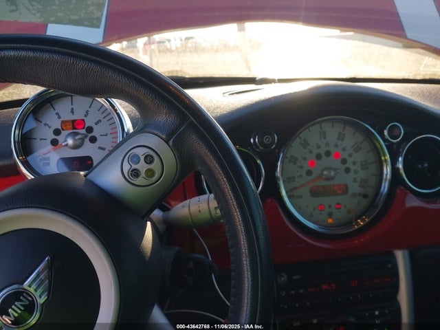 2006 MINI COOPER S WMWRH33516TF87390 Photo 6
