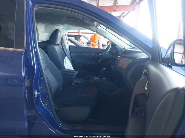 5N1AT2MT4JC706945 Nissan ROGUE SV
